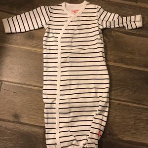 Magnetic me newborn gown